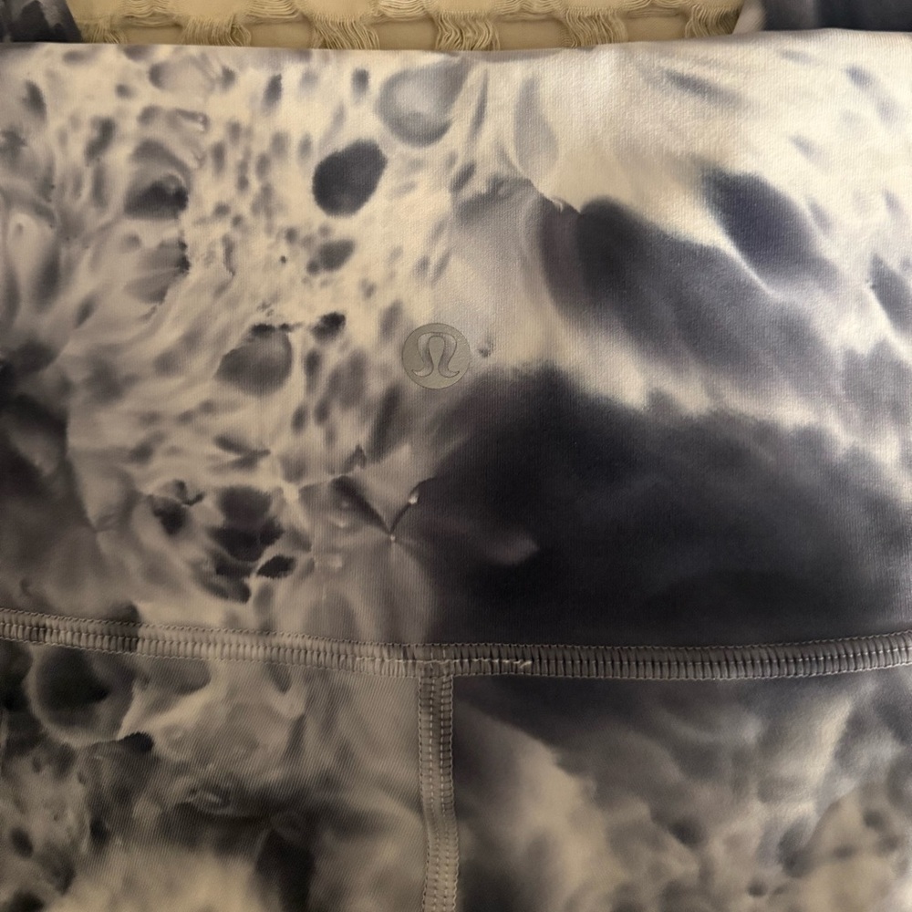Lululemon Tie-Dye Leggings - Picture 4 of 7